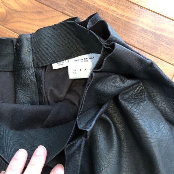🍉 2/25$ Vero Moda faux leather mini skirt, xs - Picture 4 of 4